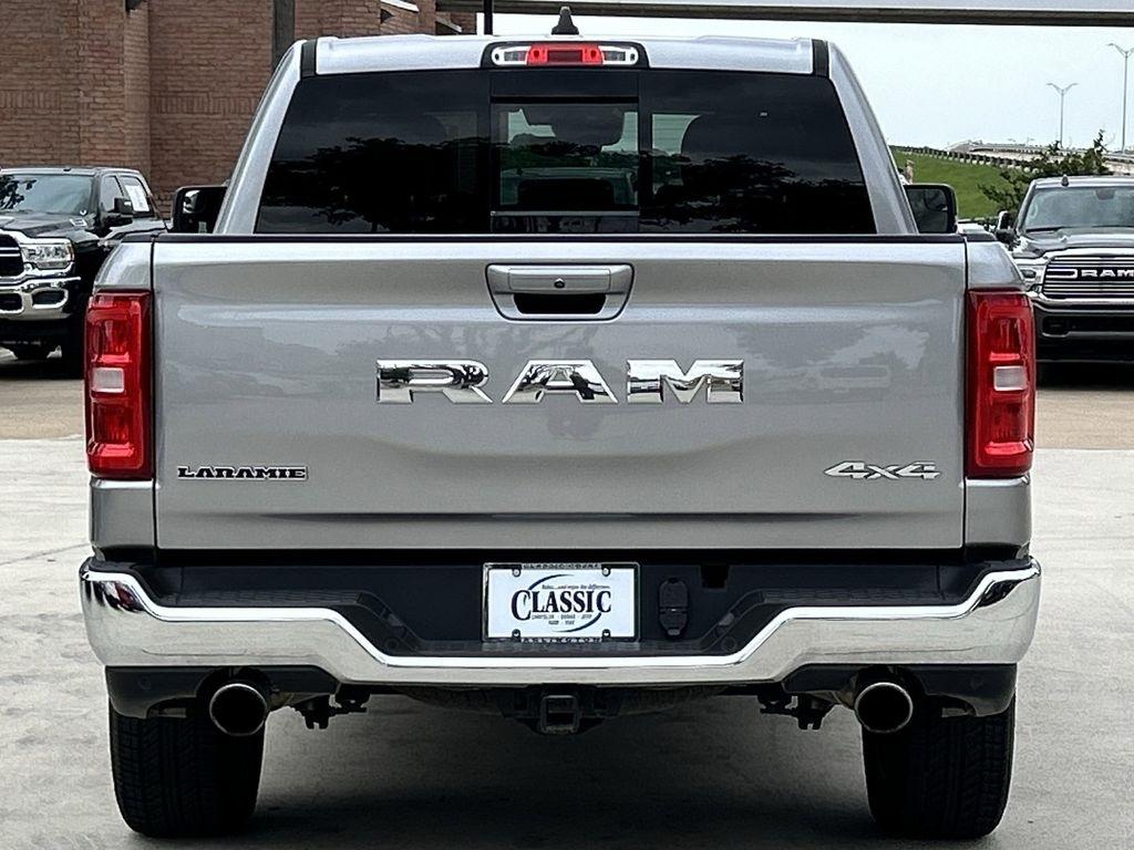 RAM 1500 Laramie Crew Cab SWB 4WD 2025