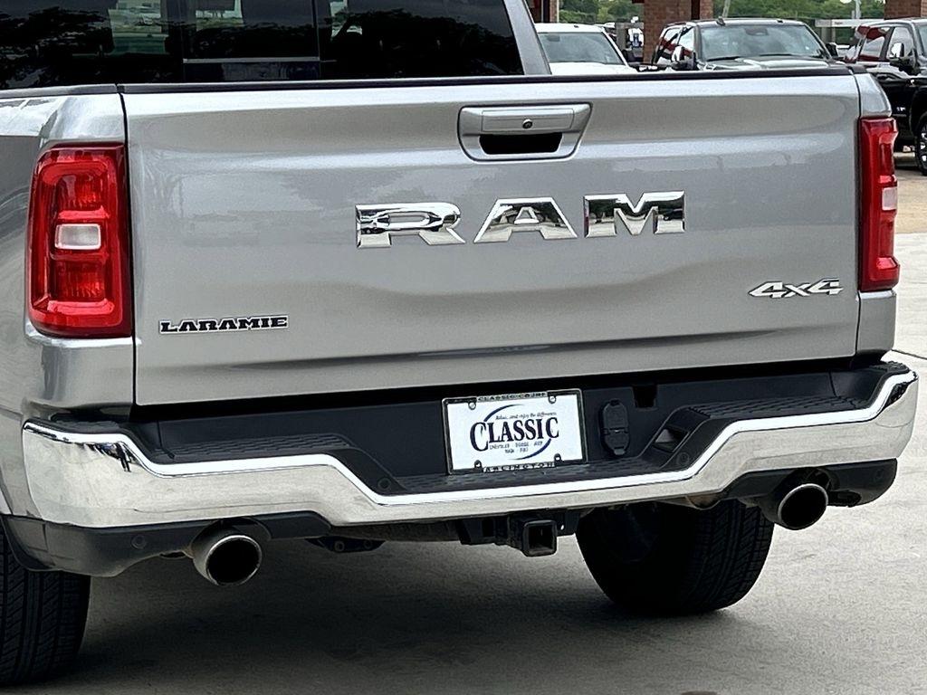 RAM 1500 Laramie Crew Cab SWB 4WD 2025