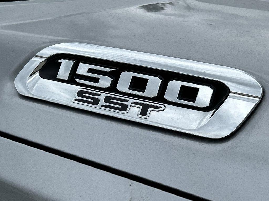 RAM 1500 Laramie Crew Cab SWB 4WD 2025