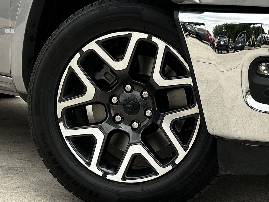 RAM 1500 Laramie Crew Cab SWB 4WD 2025