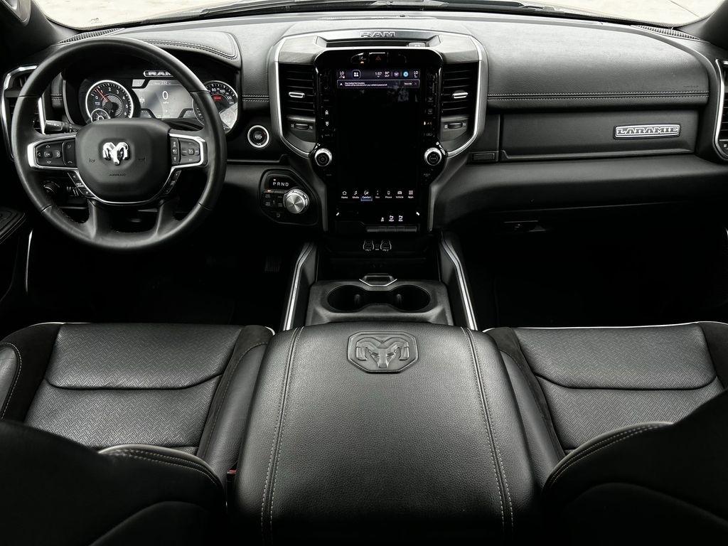 RAM 1500 Laramie Crew Cab SWB 4WD 2025