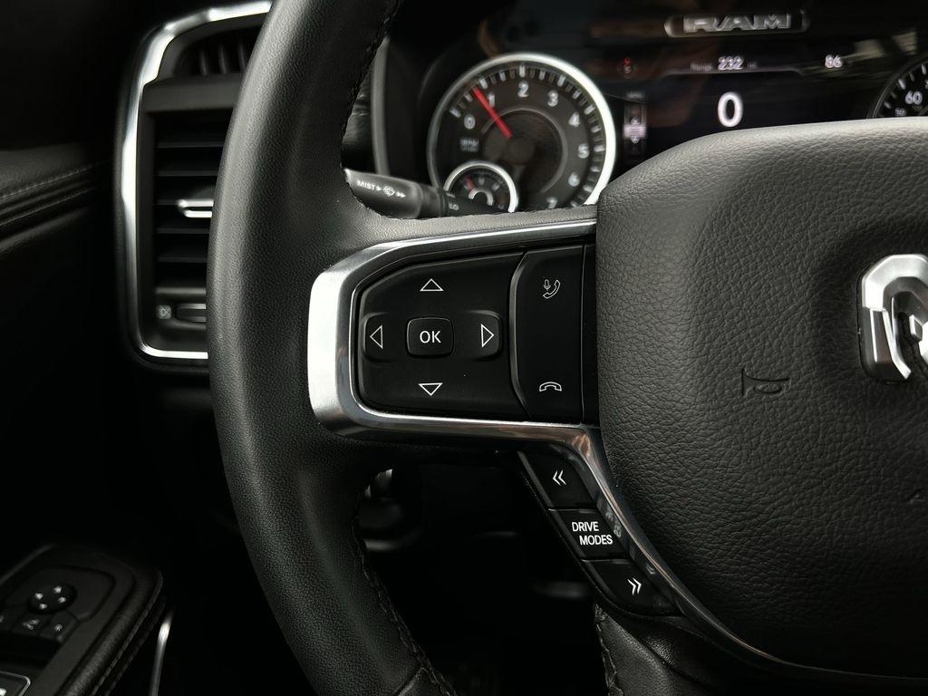 RAM 1500 Laramie Crew Cab SWB 4WD 2025