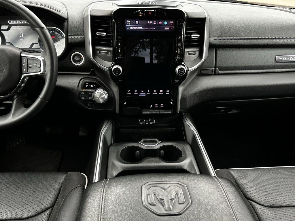 RAM 1500 Laramie Crew Cab SWB 4WD 2025