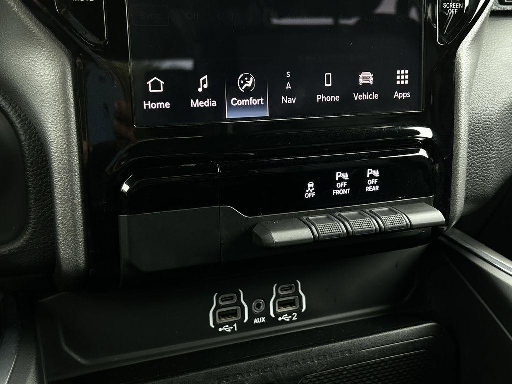 RAM 1500 Laramie Crew Cab SWB 4WD 2025