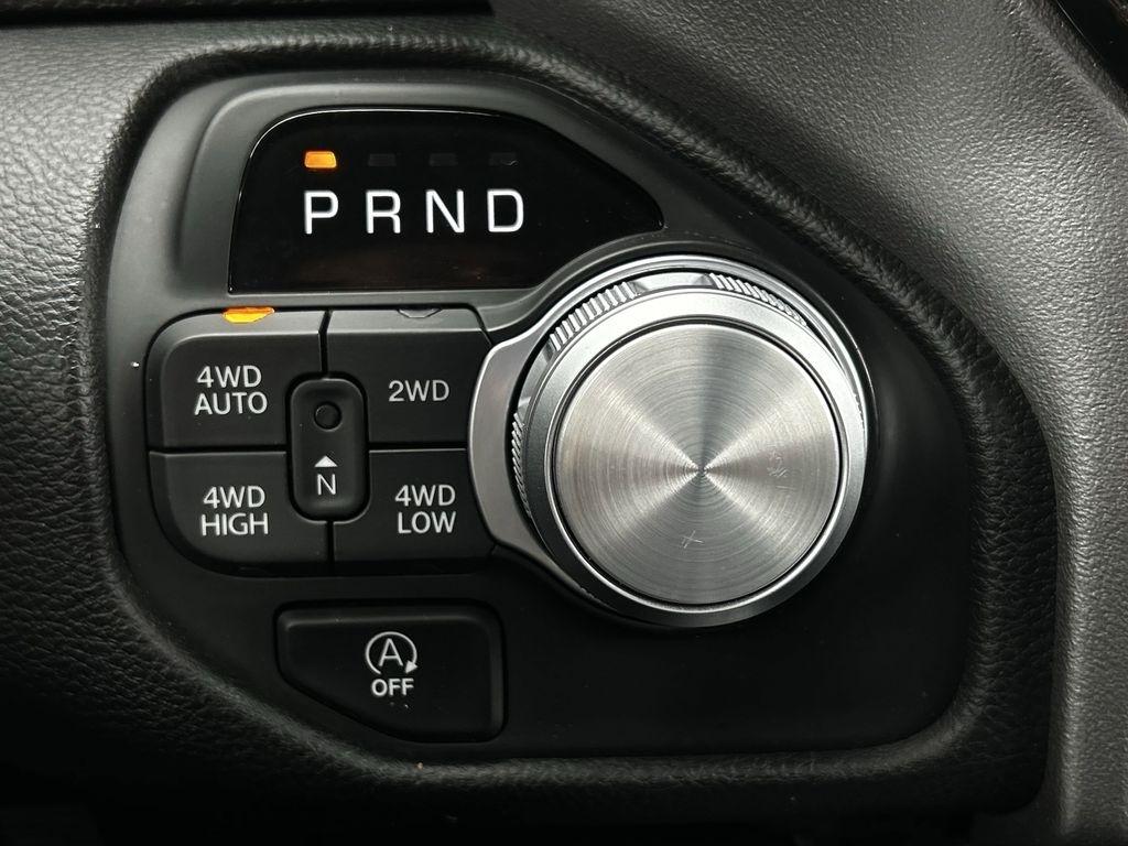 RAM 1500 Laramie Crew Cab SWB 4WD 2025