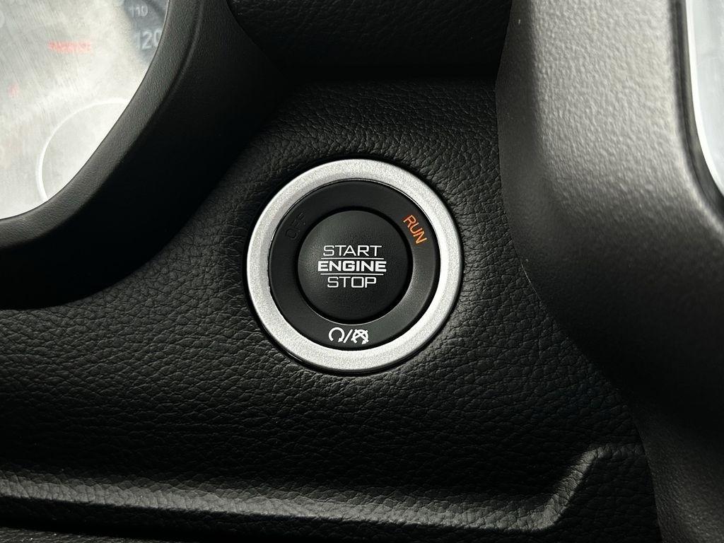 RAM 1500 Laramie Crew Cab SWB 4WD 2025