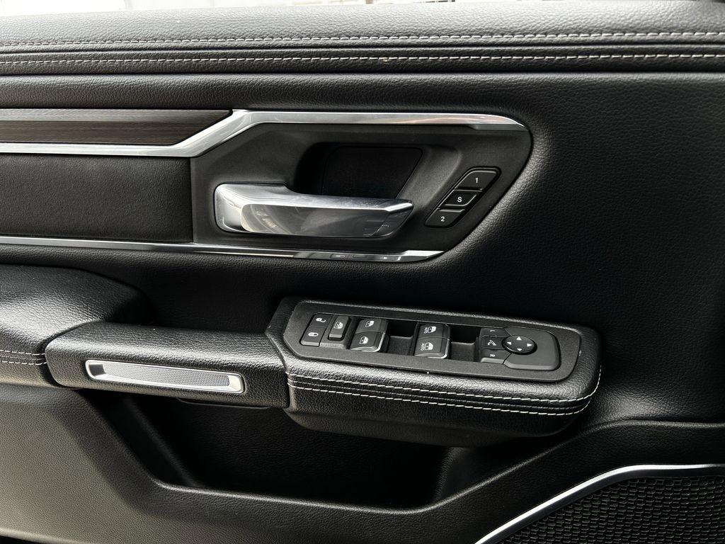 RAM 1500 Laramie Crew Cab SWB 4WD 2025