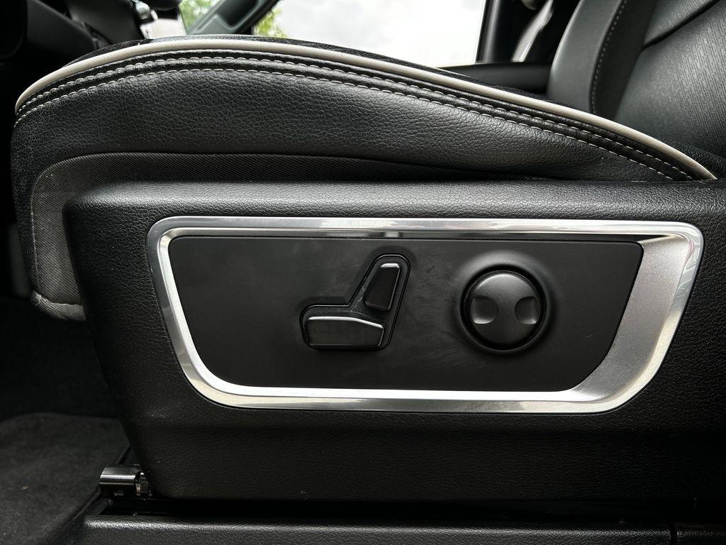 RAM 1500 Laramie Crew Cab SWB 4WD 2025