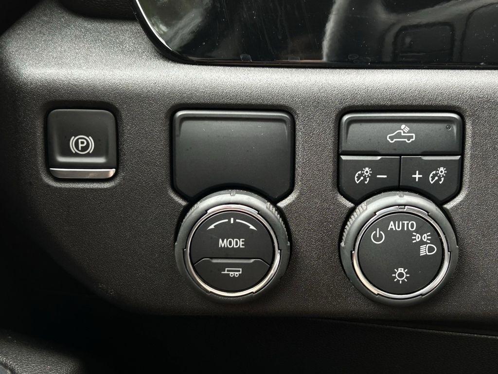 Chevrolet Silverado 1500 LT Crew Cab 2WD 2025