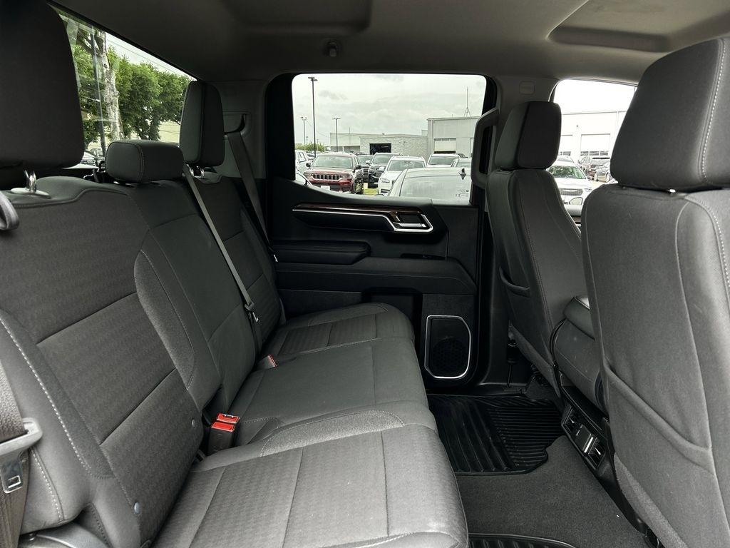 Chevrolet Silverado 1500 LT Crew Cab 2WD 2025