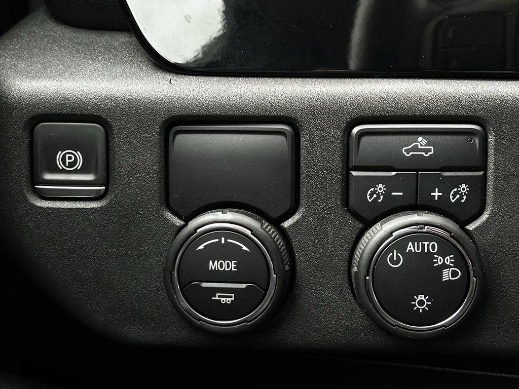 Chevrolet Silverado 1500 LT Crew Cab 2WD 2025