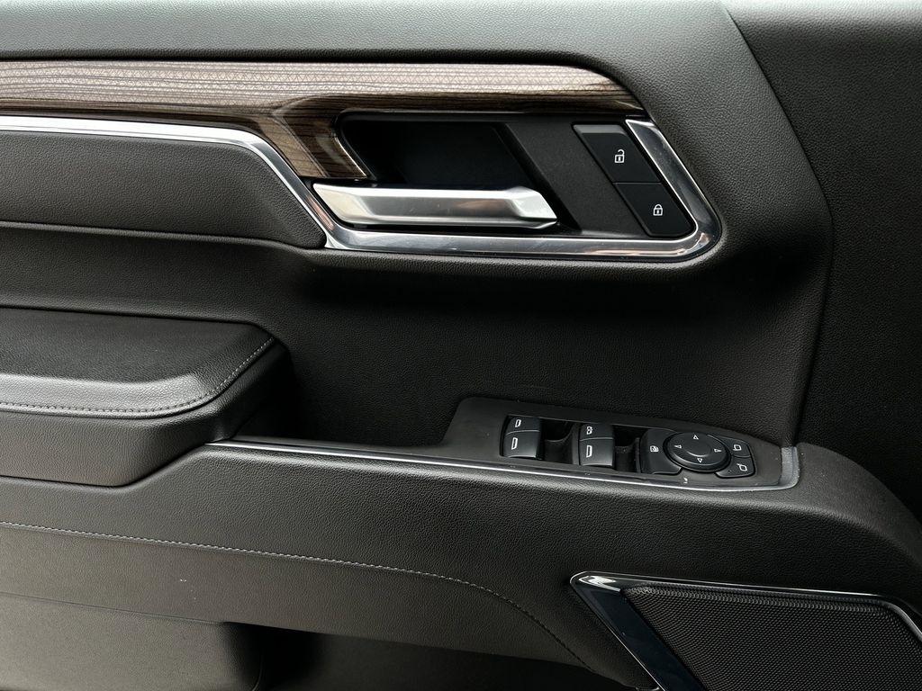 Chevrolet Silverado 1500 LT Crew Cab 2WD 2025