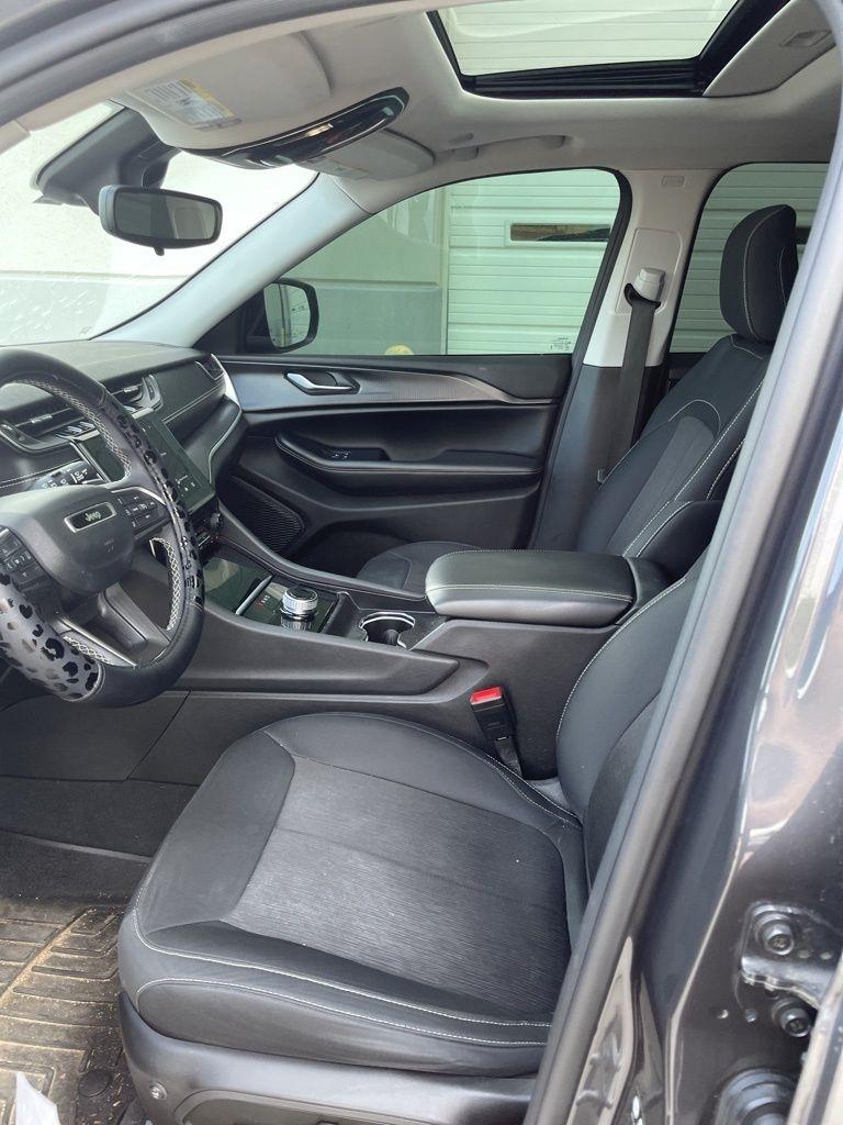 Jeep Grand Cherokee Laredo E 2WD 2023