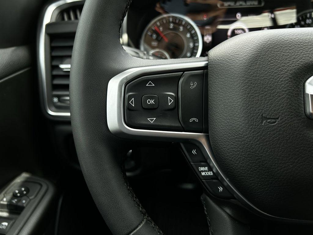 RAM 1500 Big Horn Crew Cab SWB 4WD 2025