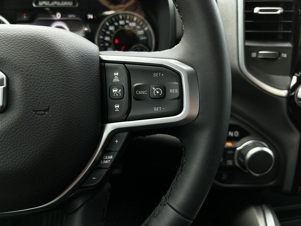 RAM 1500 Big Horn Crew Cab SWB 4WD 2025