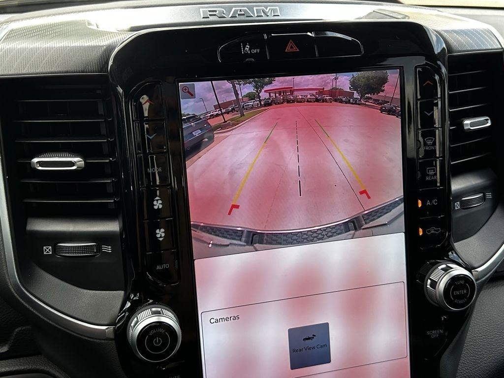 RAM 1500 Big Horn Crew Cab SWB 4WD 2025