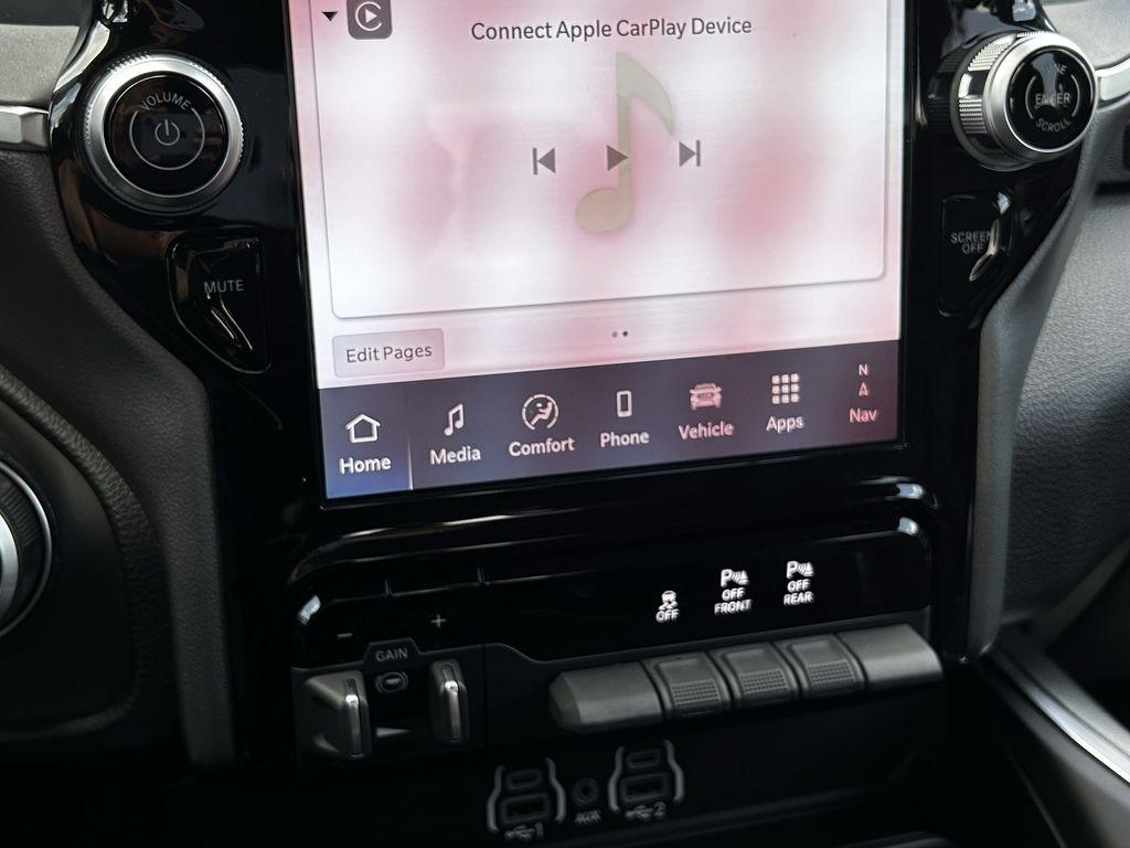 RAM 1500 Big Horn Crew Cab SWB 4WD 2025