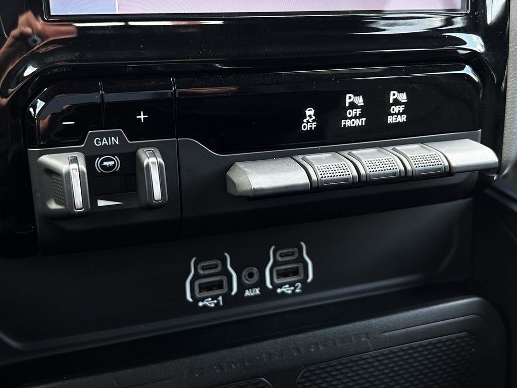 RAM 1500 Big Horn Crew Cab SWB 4WD 2025