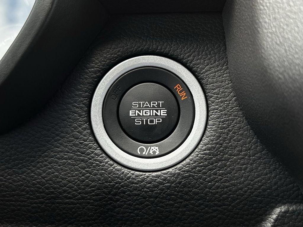 RAM 1500 Big Horn Crew Cab SWB 4WD 2025