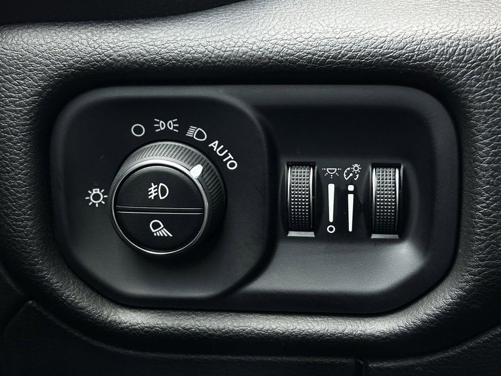 RAM 1500 Big Horn Crew Cab SWB 4WD 2025