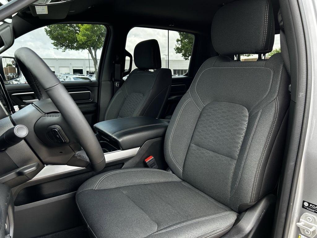 RAM 1500 Big Horn Crew Cab SWB 4WD 2025