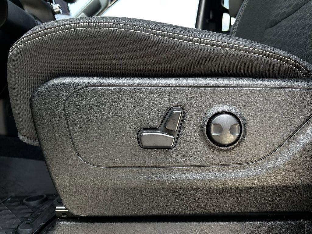 RAM 1500 Big Horn Crew Cab SWB 4WD 2025