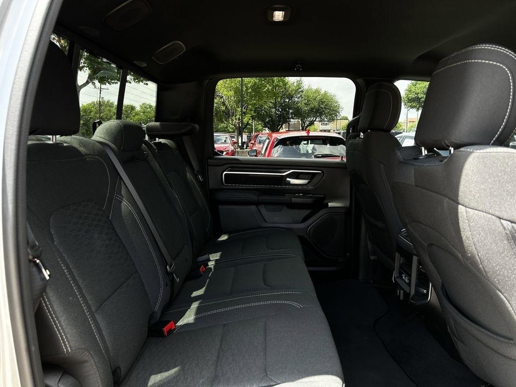 RAM 1500 Big Horn Crew Cab SWB 4WD 2025