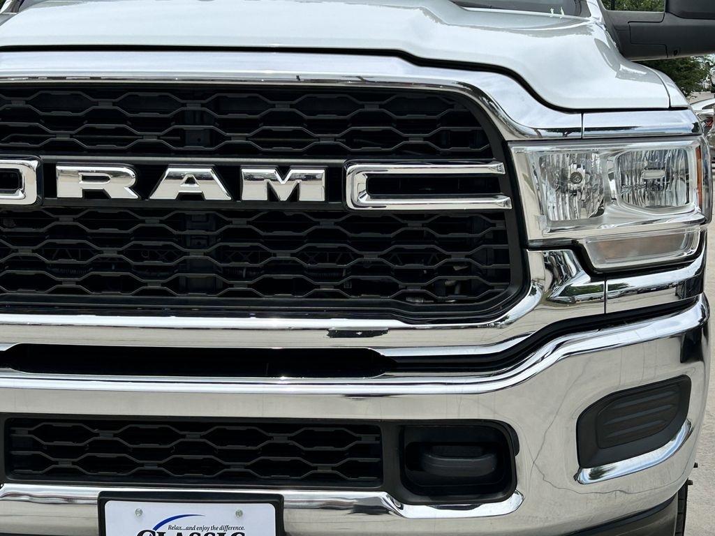 RAM 3500 Tradesman Crew Cab 4WD DRW 2024