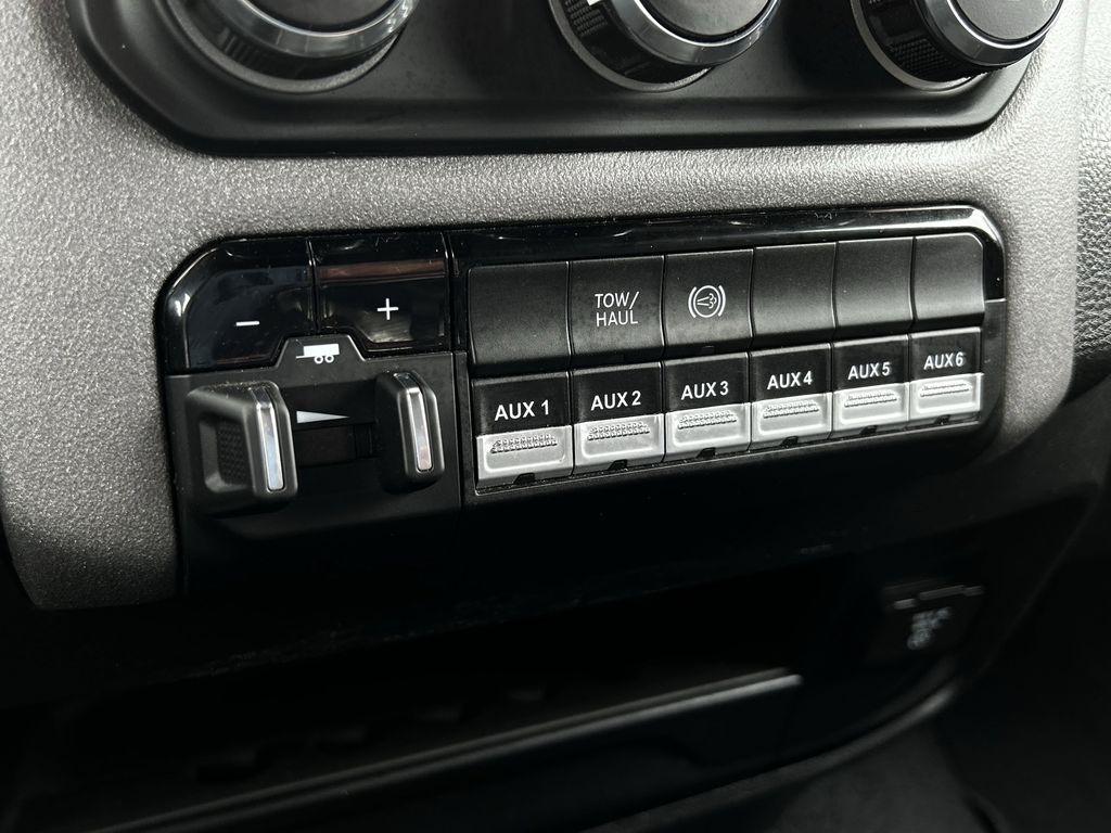 RAM 3500 Tradesman Crew Cab 4WD DRW 2024