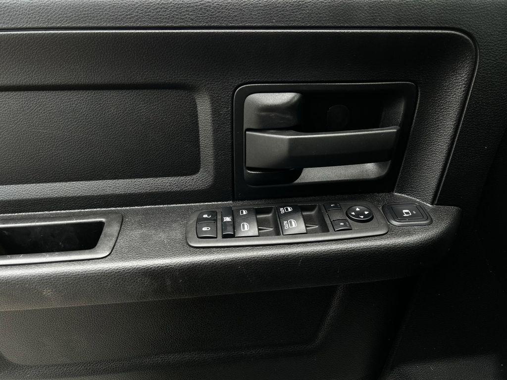 RAM 3500 Tradesman Crew Cab 4WD DRW 2024