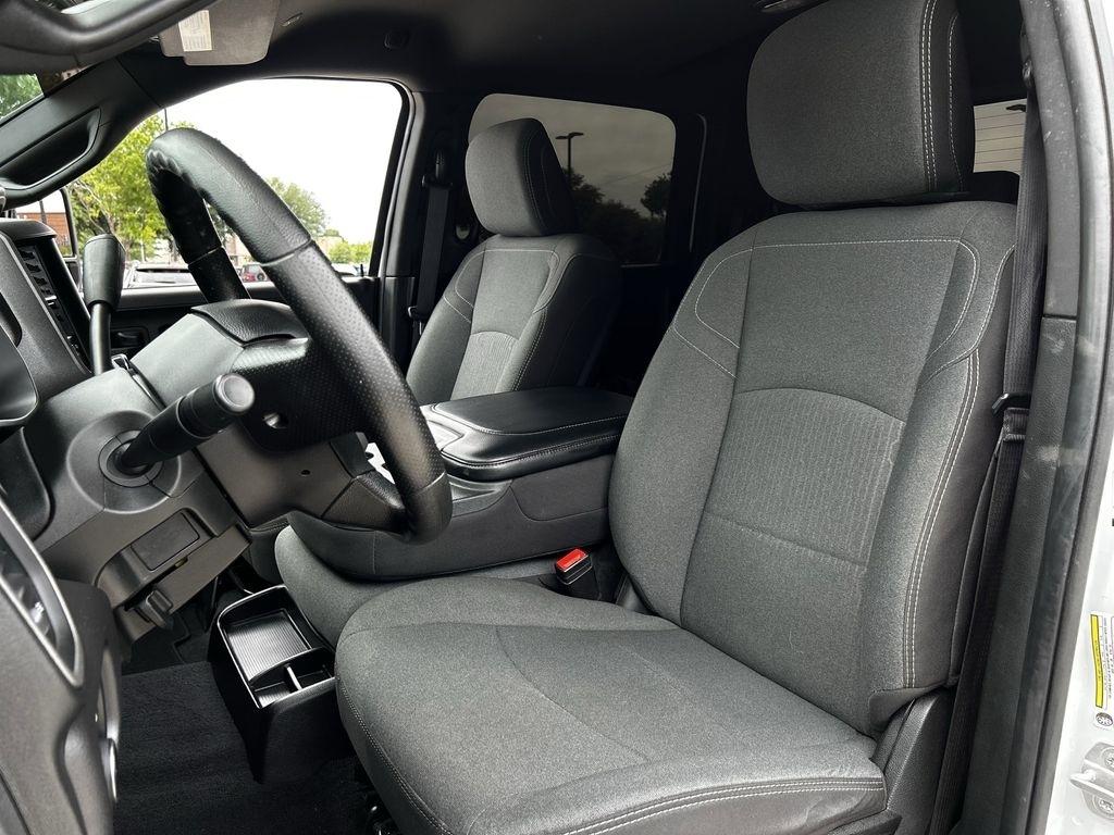 RAM 3500 Tradesman Crew Cab 4WD DRW 2024