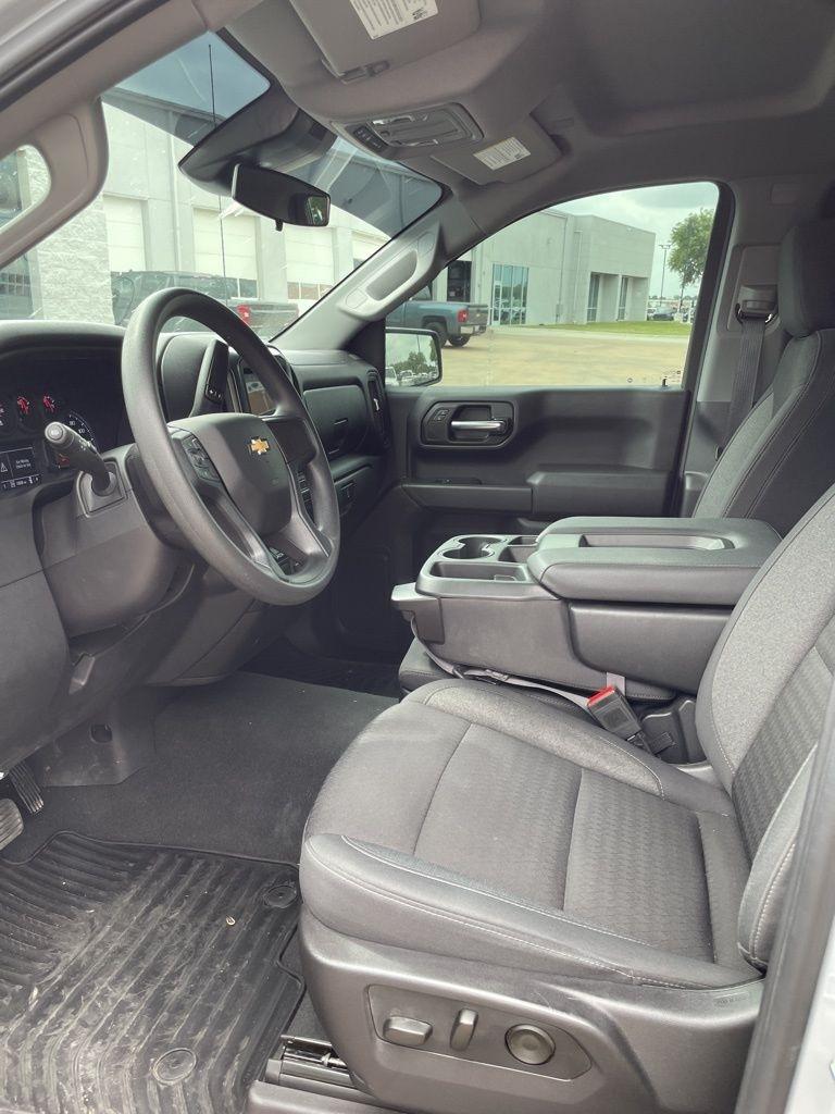 Chevrolet Silverado 1500 Custom Crew Cab 4WD 2024