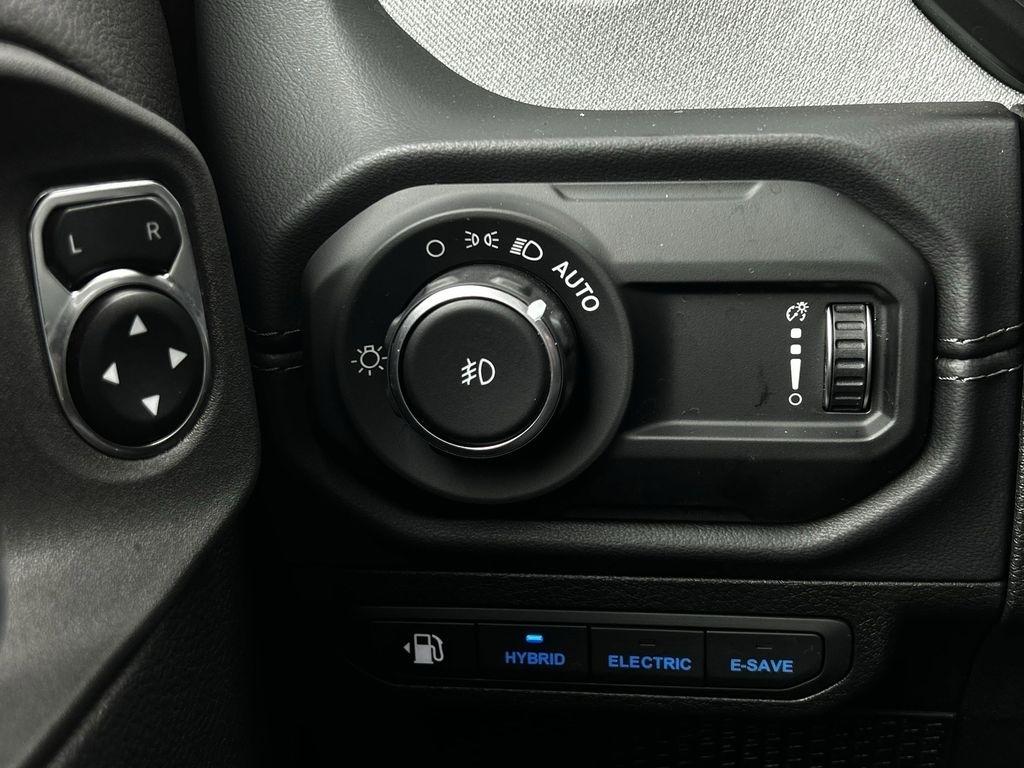 Jeep Wrangler 4xe Sahara 2025