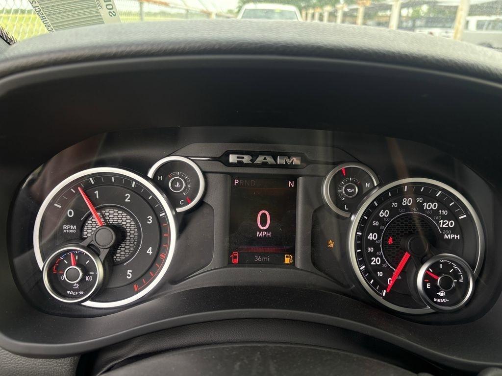 RAM 2500 Tradesman Crew Cab SWB 4WD 2026