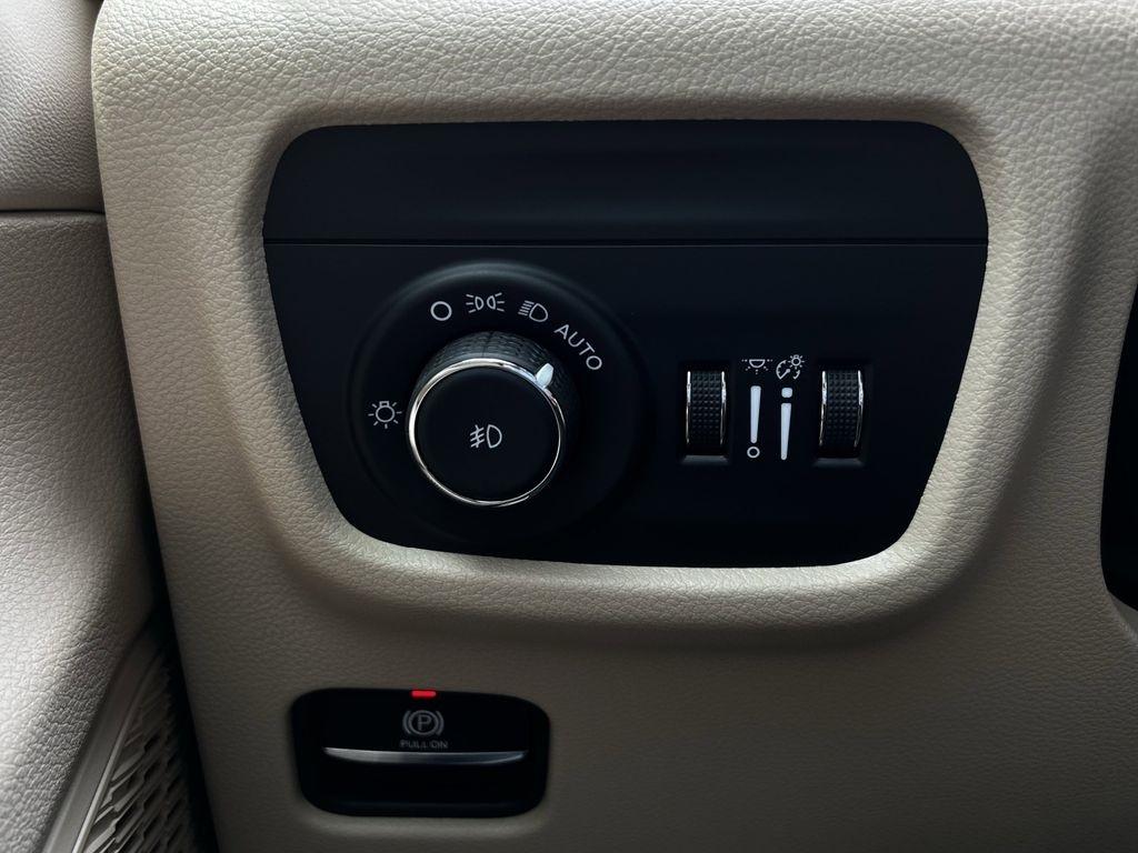 Jeep Grand Cherokee Limited 4WD 2025