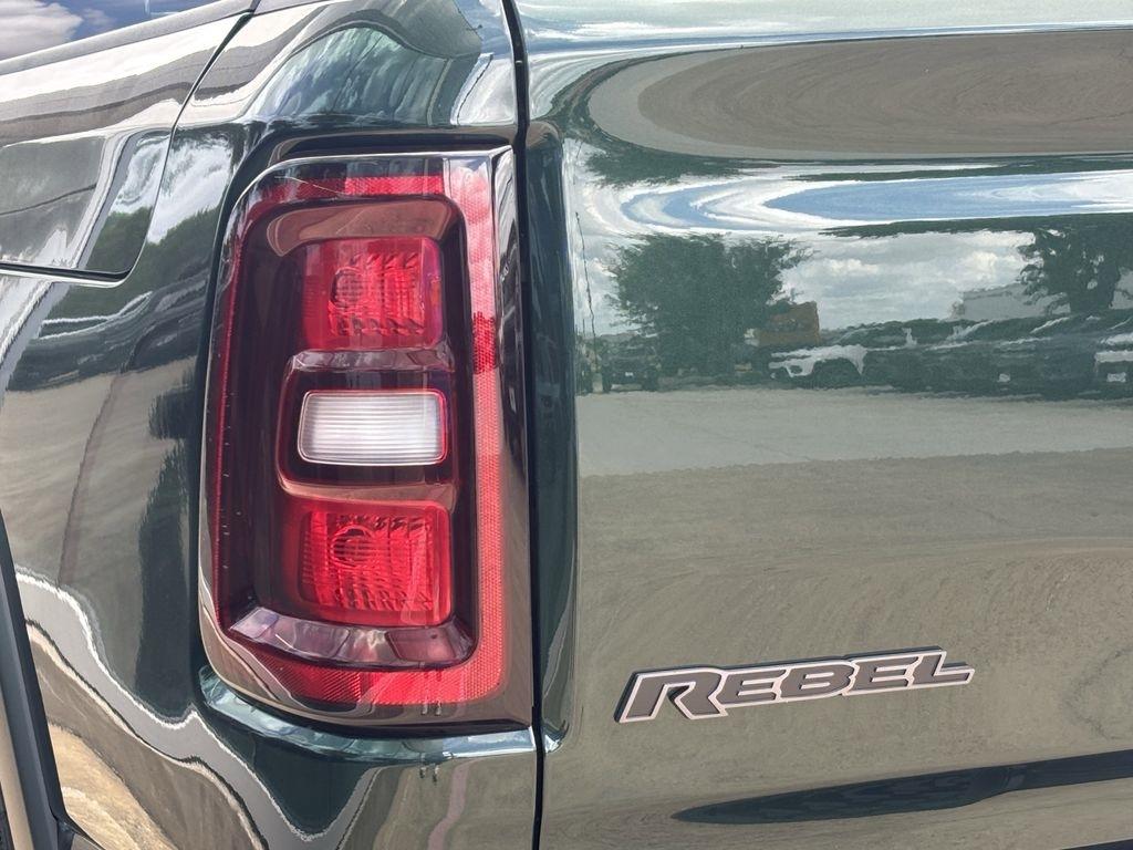 RAM 1500 Rebel Crew Cab SB 4WD 2026