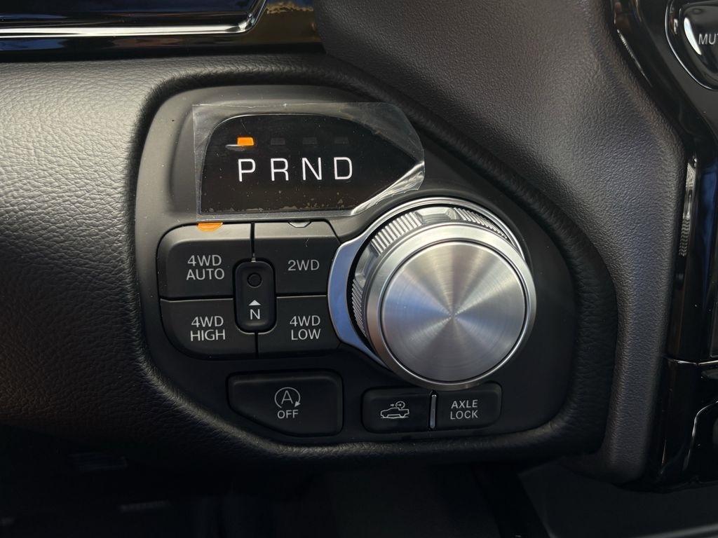 RAM 1500 Rebel Crew Cab SB 4WD 2026
