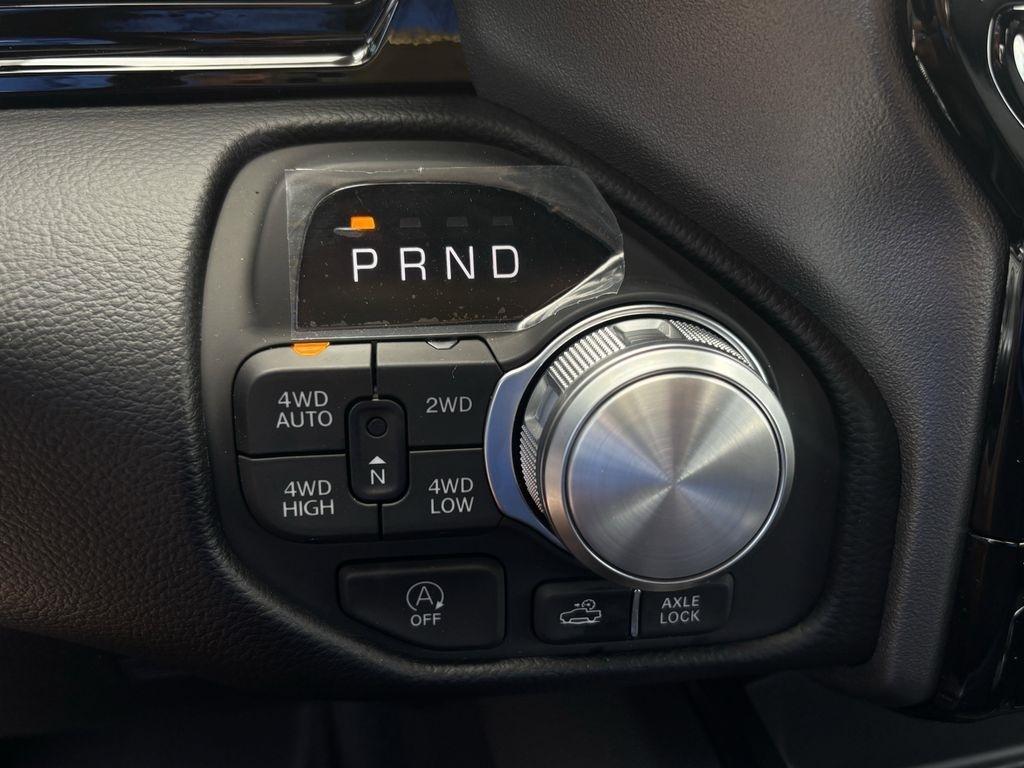 RAM 1500 Rebel Crew Cab SB 4WD 2026