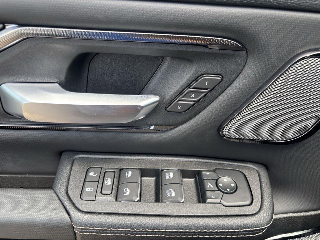 RAM 1500 Rebel Crew Cab SB 4WD 2026