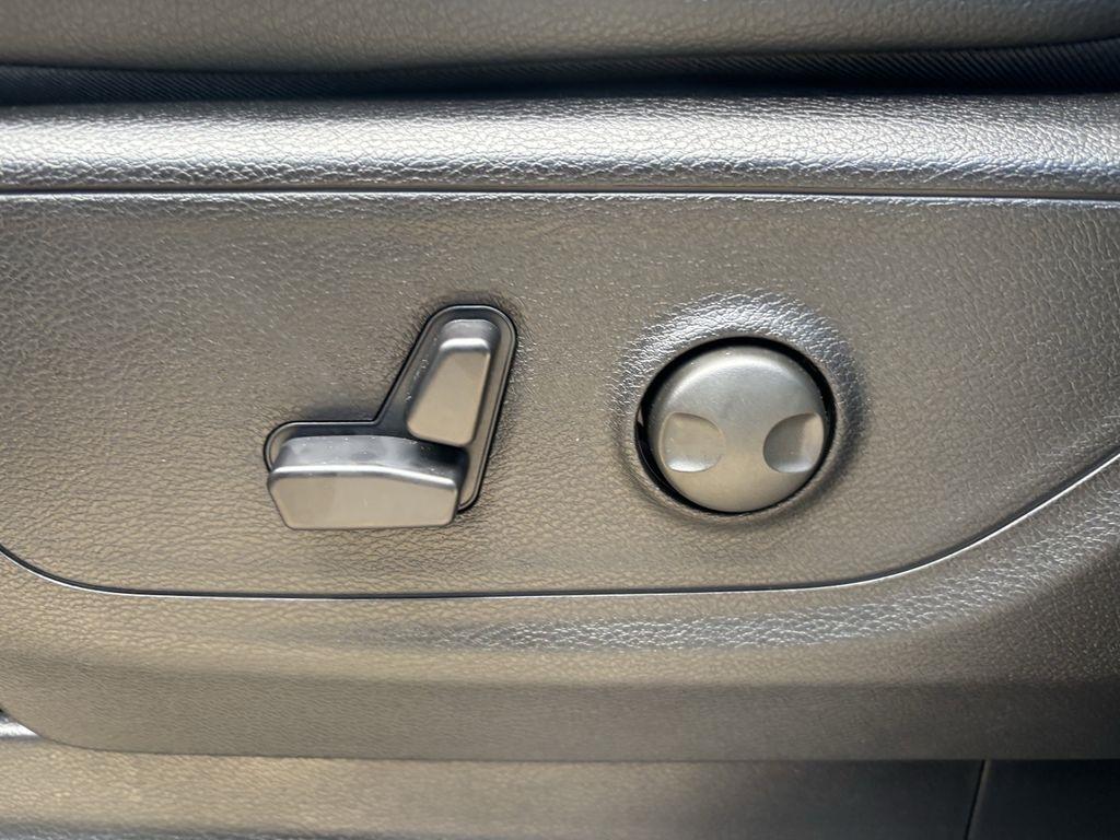 RAM 1500 Rebel Crew Cab SB 4WD 2026