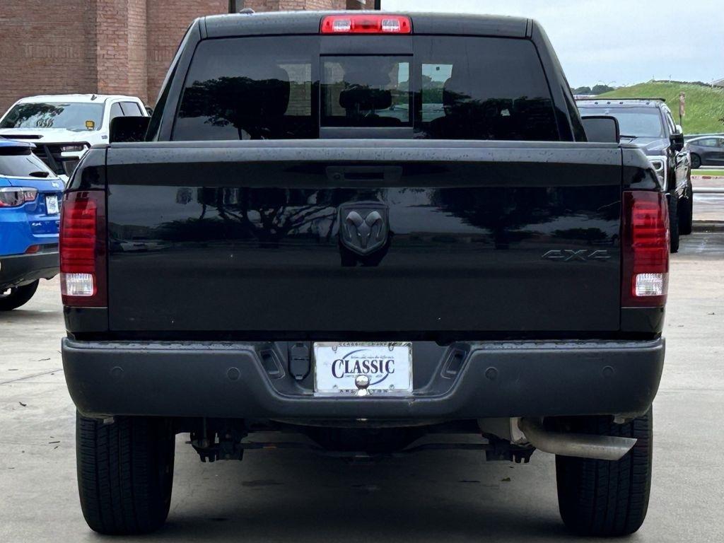 RAM 1500 SLT Quad Cab 4WD 2022