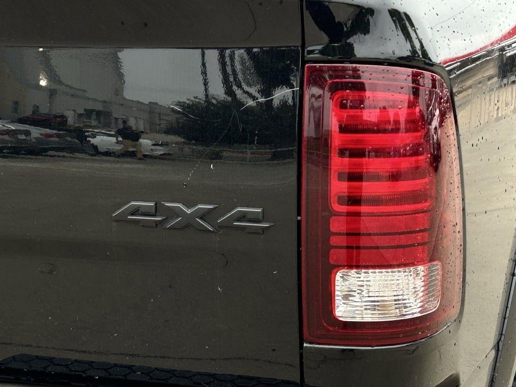 RAM 1500 SLT Quad Cab 4WD 2022