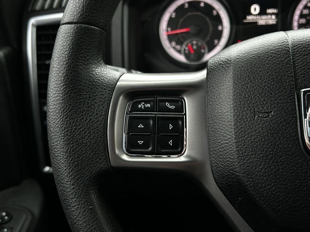 RAM 1500 SLT Quad Cab 4WD 2022