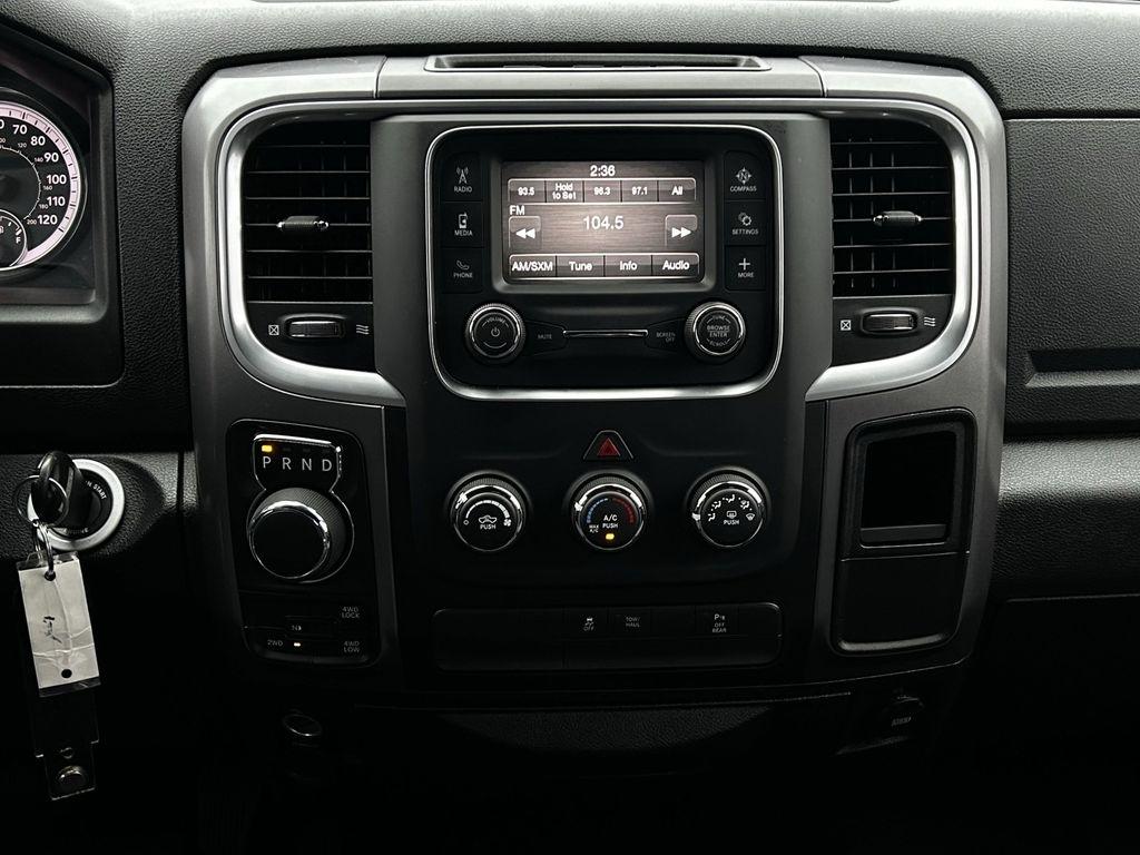 RAM 1500 SLT Quad Cab 4WD 2022