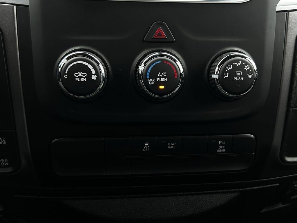 RAM 1500 SLT Quad Cab 4WD 2022