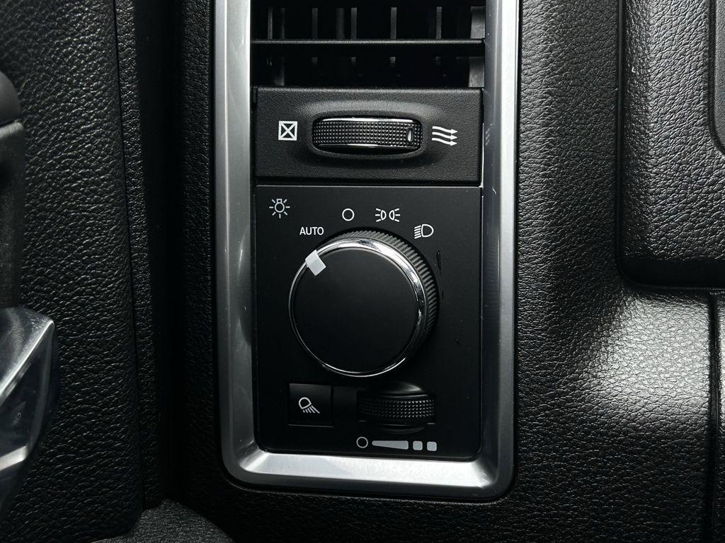 RAM 1500 SLT Quad Cab 4WD 2022