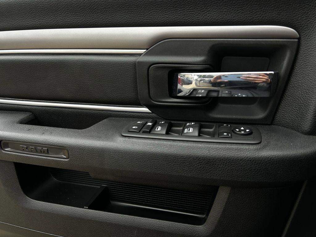 RAM 1500 SLT Quad Cab 4WD 2022