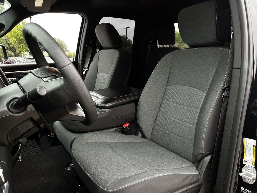 RAM 1500 SLT Quad Cab 4WD 2022