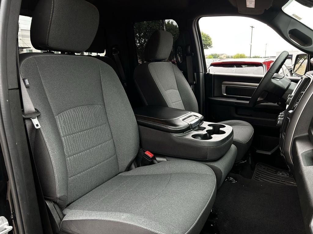 RAM 1500 SLT Quad Cab 4WD 2022