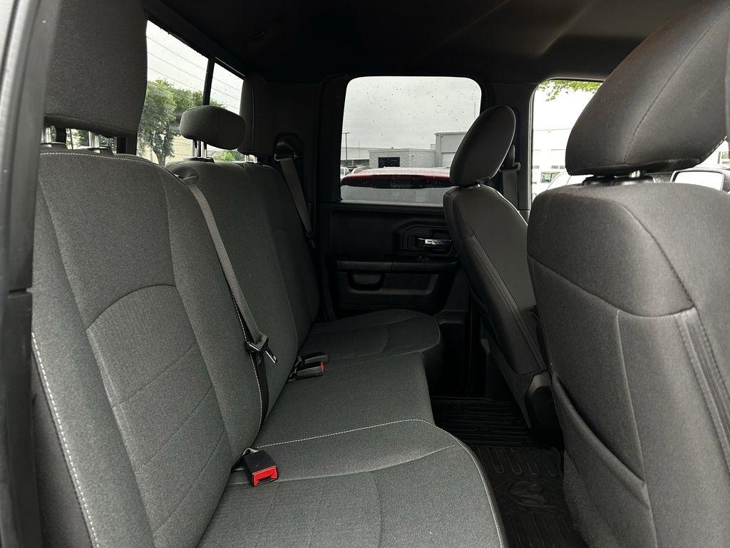 RAM 1500 SLT Quad Cab 4WD 2022